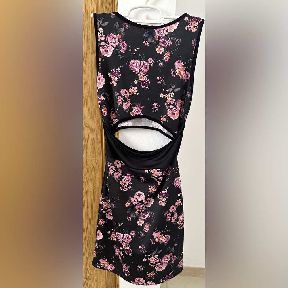 Forever 21 Floral Cutout Waist Floral Mini Dress Black with Pale Pink Roses - Picture 7 of 7
